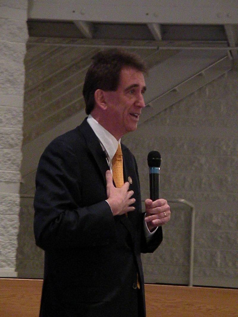 021411 Renacci discuses state of the economy during Wooster town hall meeting