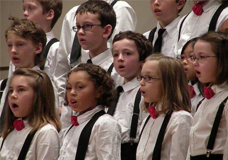 050911 Singing as one