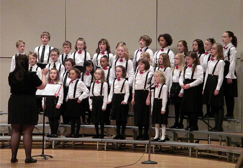 050911 Singing as one