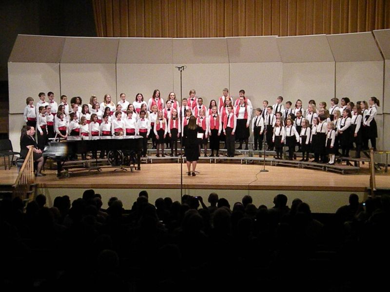 050911 Singing as one