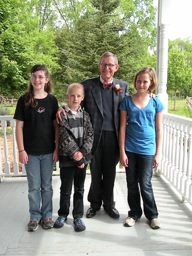 053011 Students gift prompts visit from OSU president