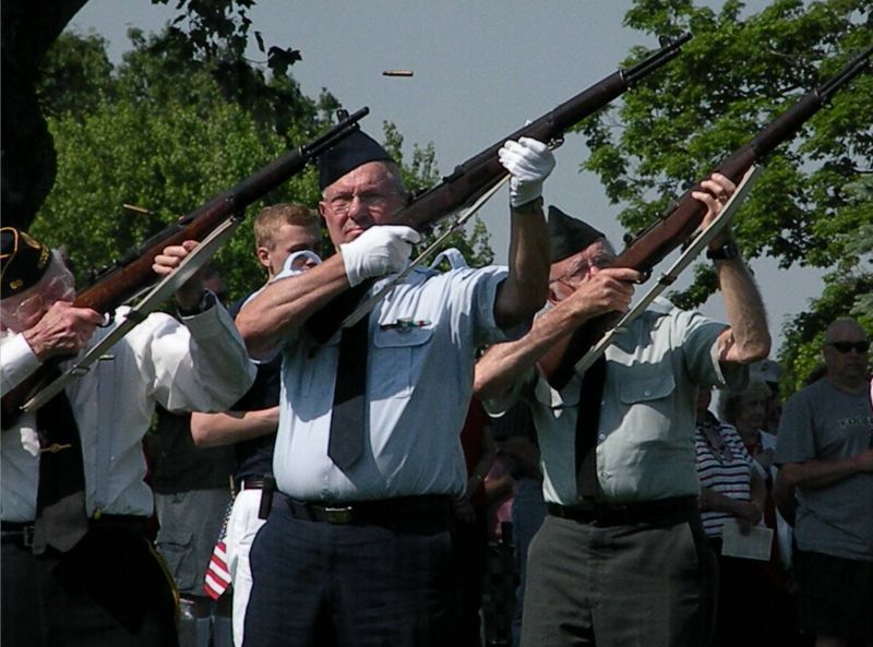 060611 Community pays tribute to soldiers who made the ultimate sacrifice