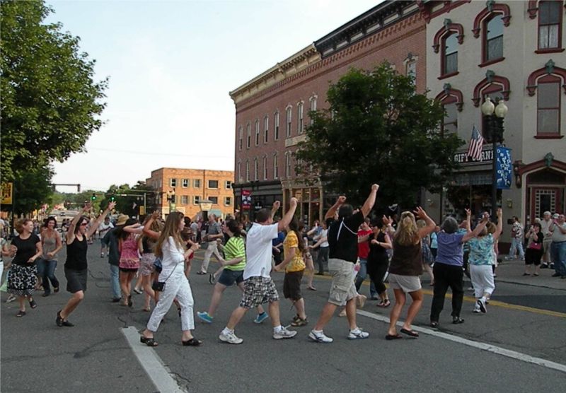 071111 Flash mob materializes on the Square in downtown Wooster