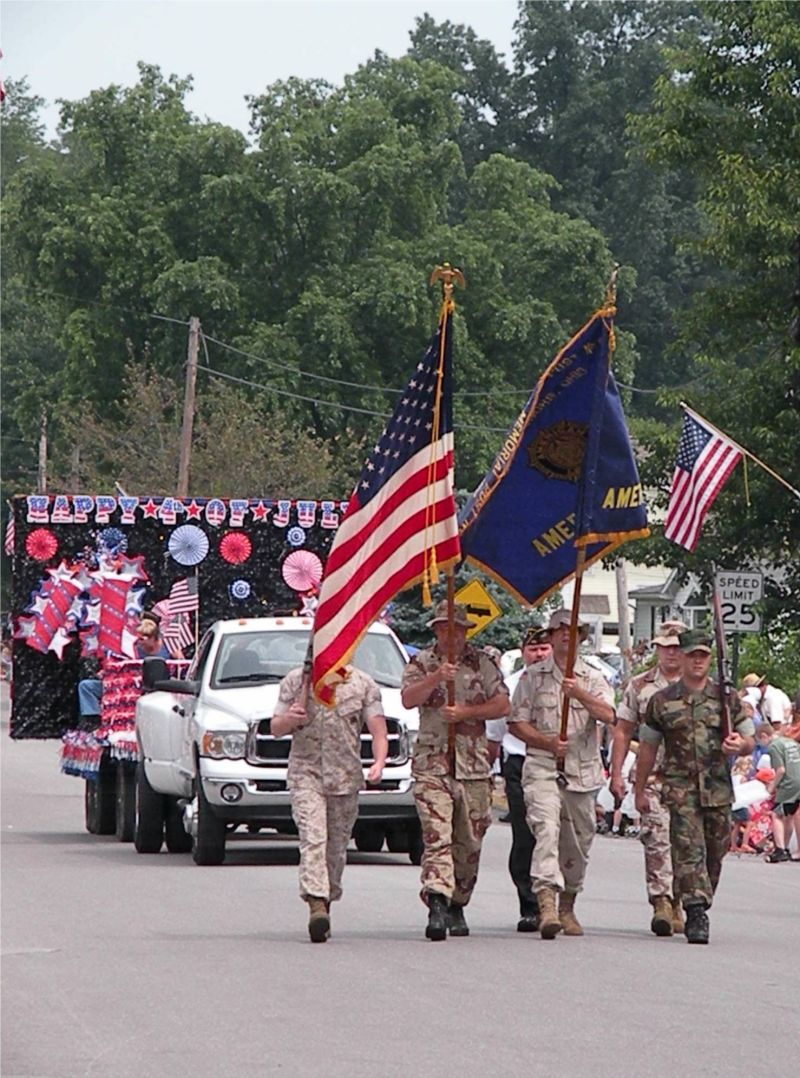071111 Fredericksburg holds Wayne County's Biggest Small Town Parade