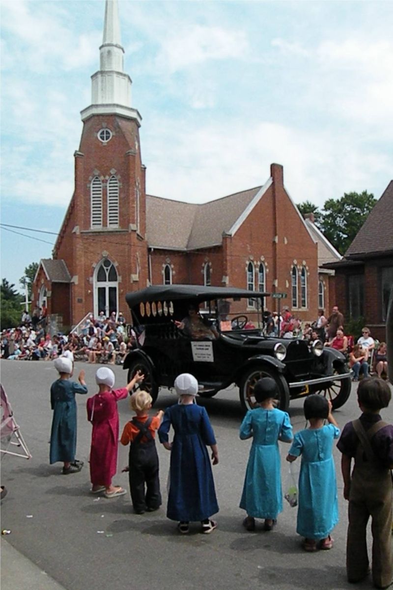 071111 Fredericksburg holds Wayne County's Biggest Small Town Parade