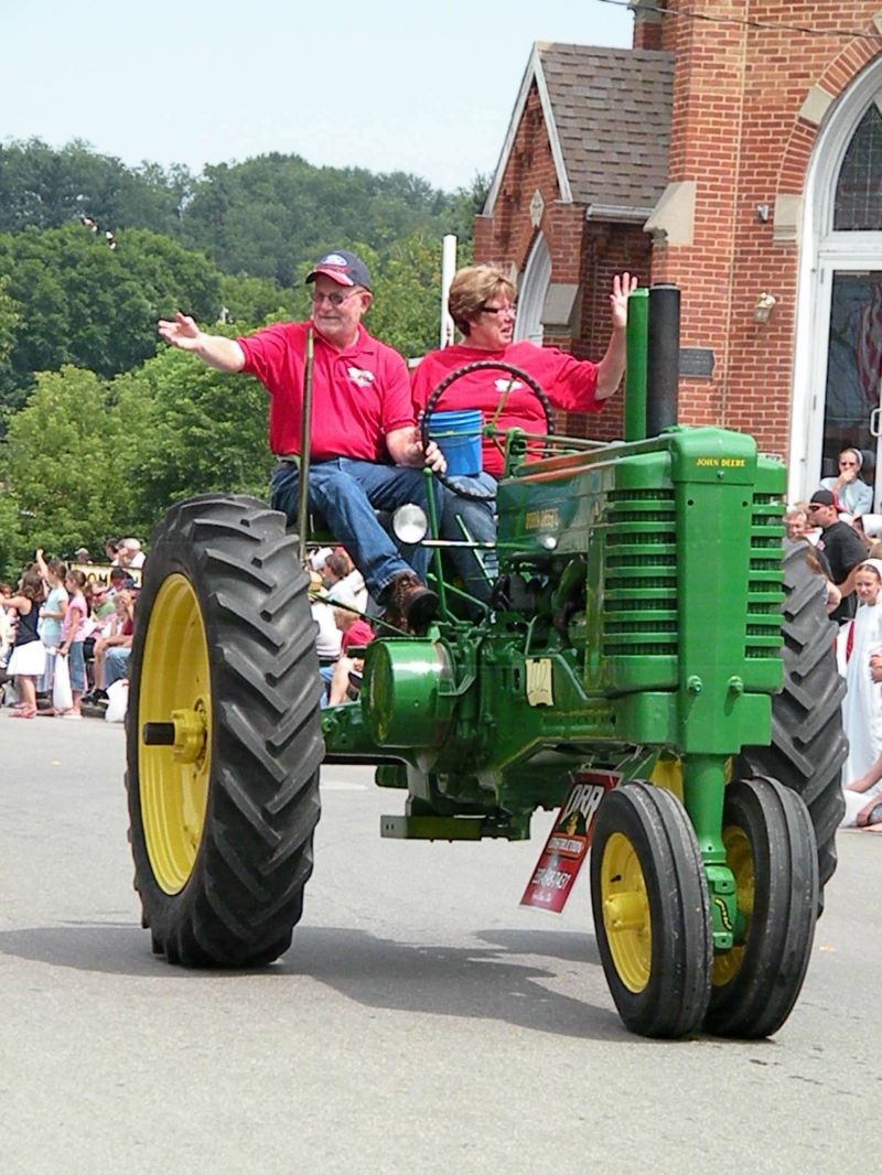 071111 Fredericksburg holds Wayne County's Biggest Small Town Parade