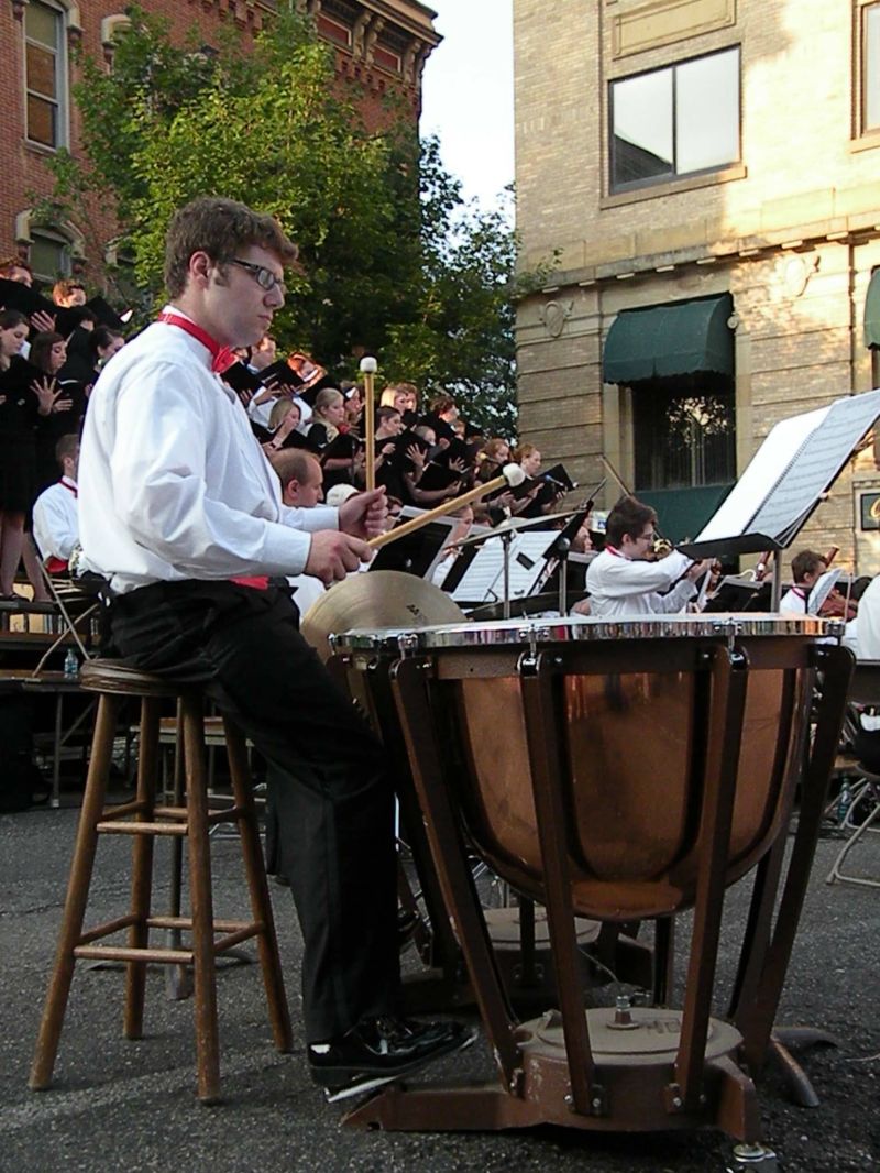 071111 OLO thanks the community.in song