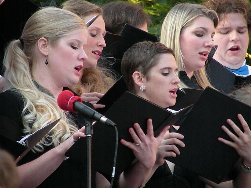 071111 OLO thanks the community.in song
