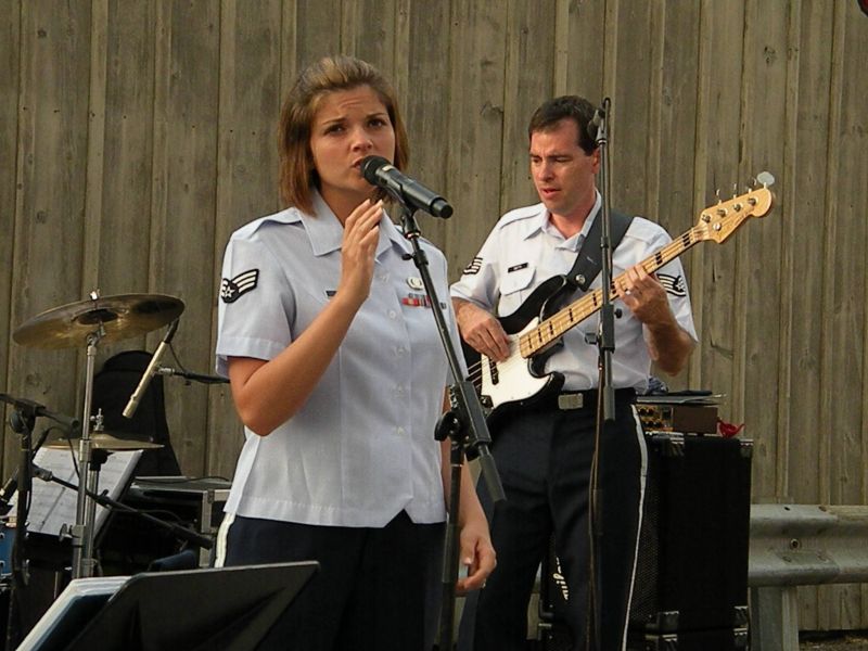 071811 Systems Go rocks the crowd at Shreve Homecoming