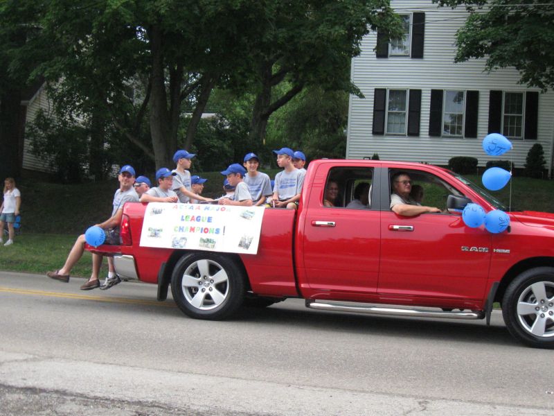 0801 Appleseed Festival parade takes a bite out of the heat and summer storms
