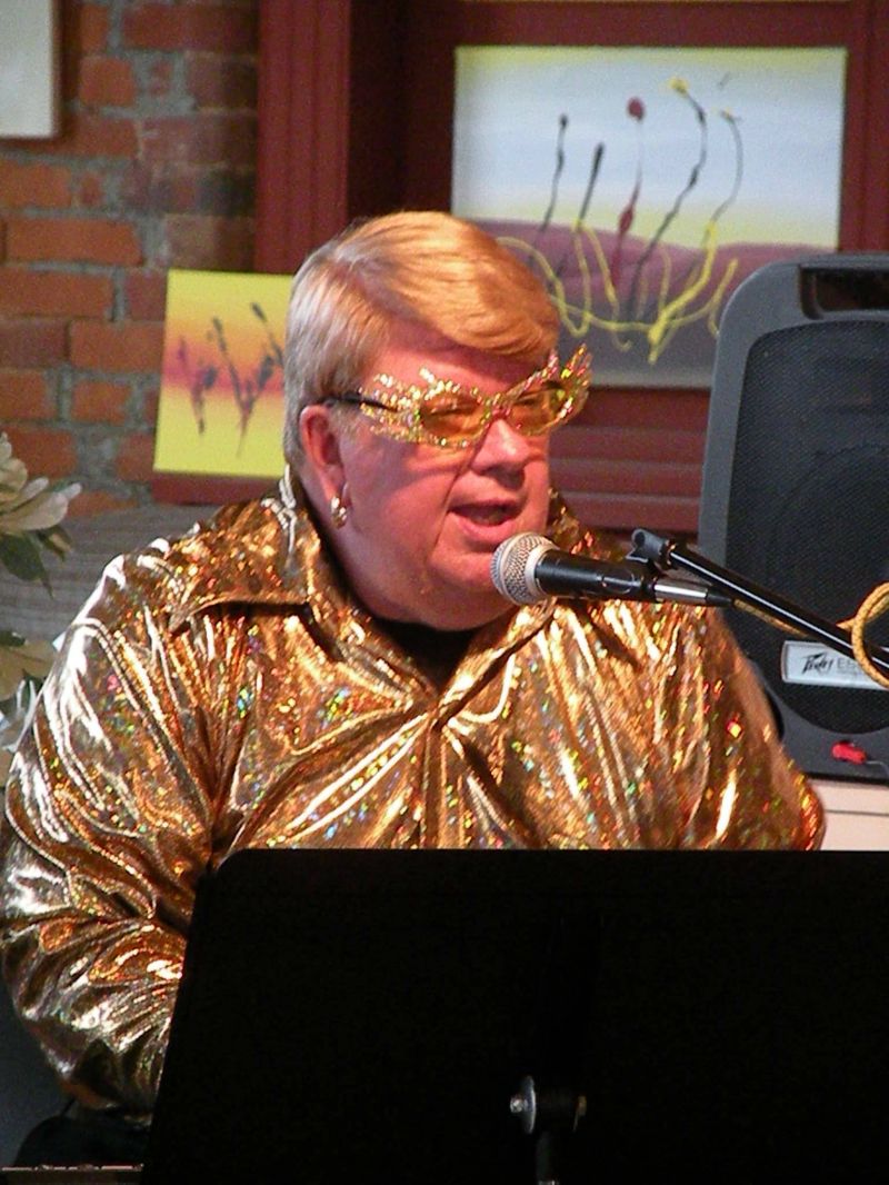 080811 Piano Men takes audience back to the 70s