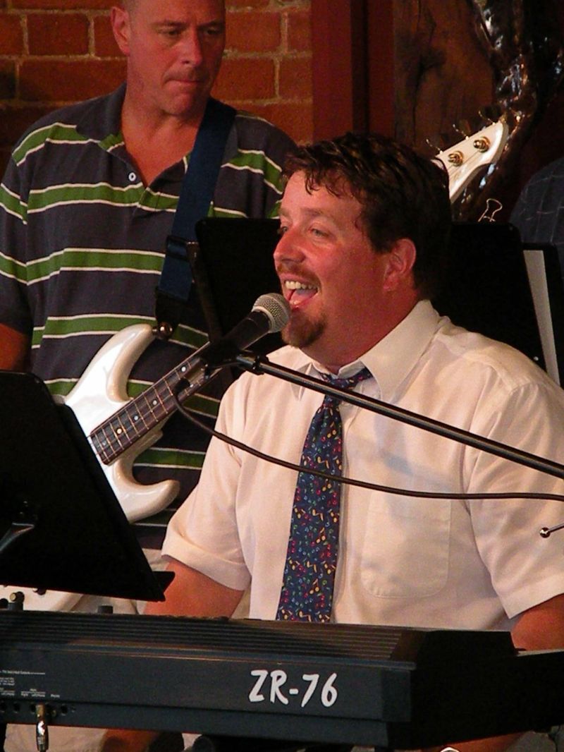 080811 Piano Men takes audience back to the 70s