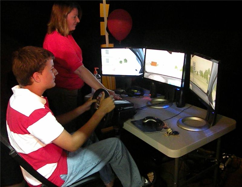 100311 ODOT simulator demonstrates dangers of distracted driving