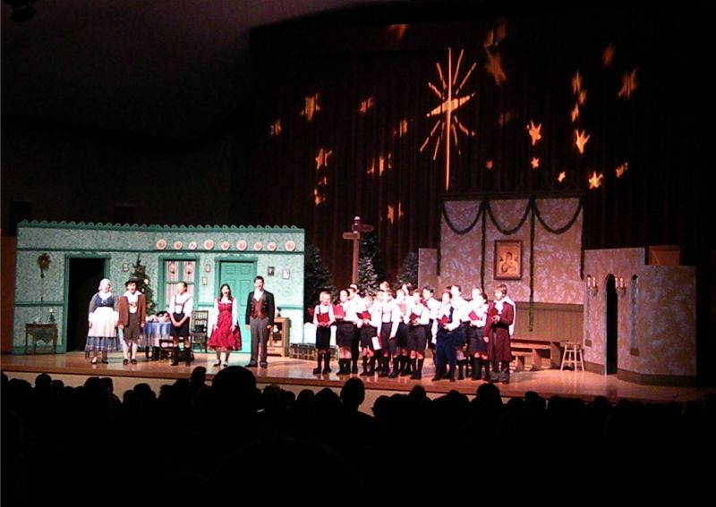 122010 College of Wooster presents A Gift of Song to area students