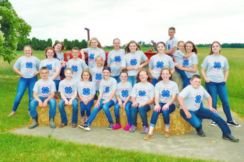 4-H club members meet online