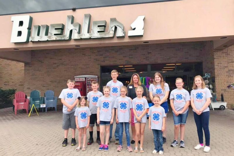 4-H club visits local grocer