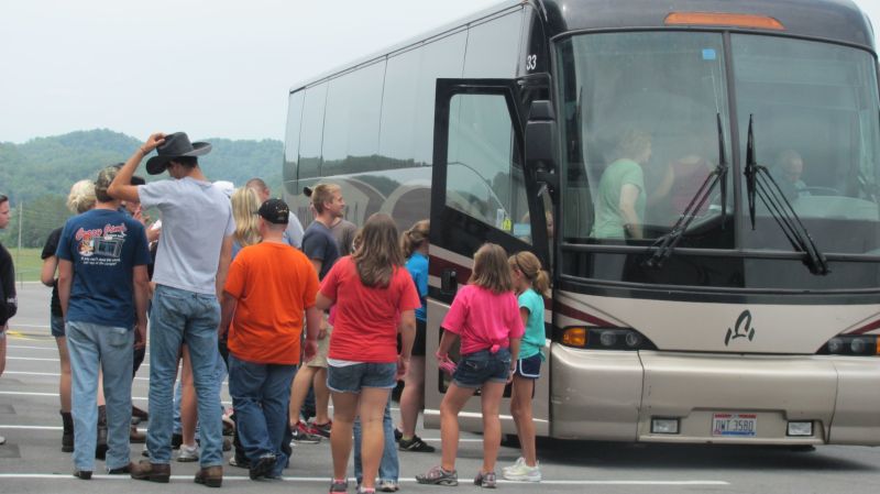 4-H dairy project participants board busses to Tennessee for an unforgettable experience