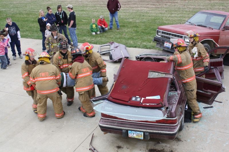 4-Hers Learn About Safety at Tuscarawas Event