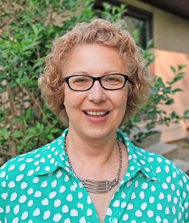 Alison Kerns  receives Vic Marsh Award
