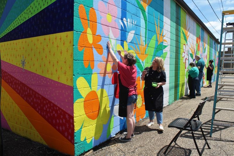Art community comes together to complete new mural