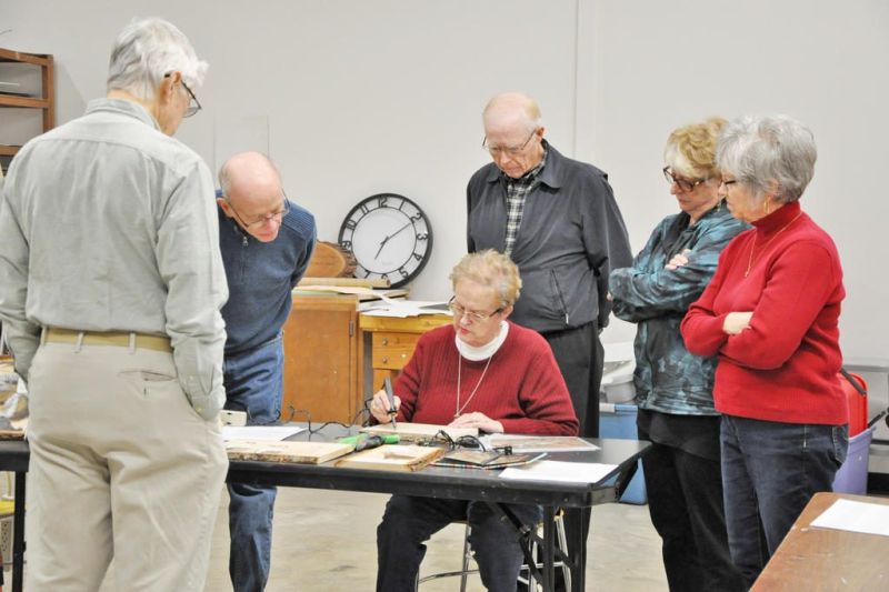 Art guild members learn wood burning