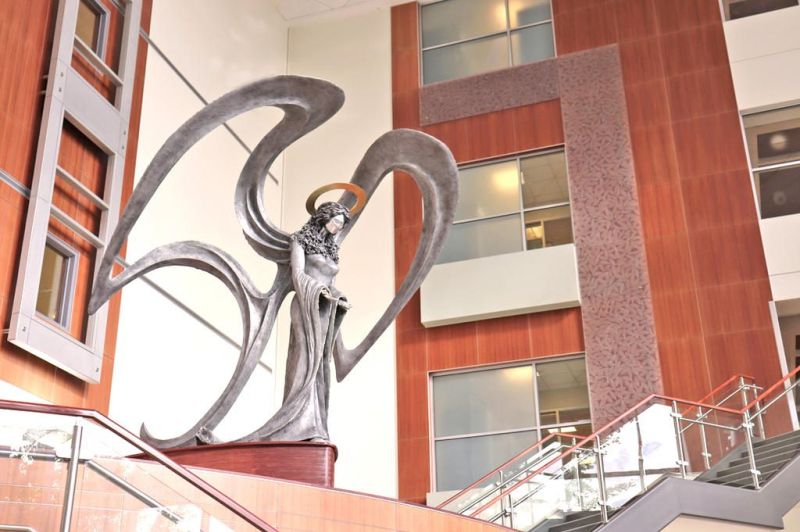 Aultman honors women’s board with sculpture