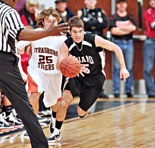 Balanced attack leads to Hawks' 72-44 win over Tigers