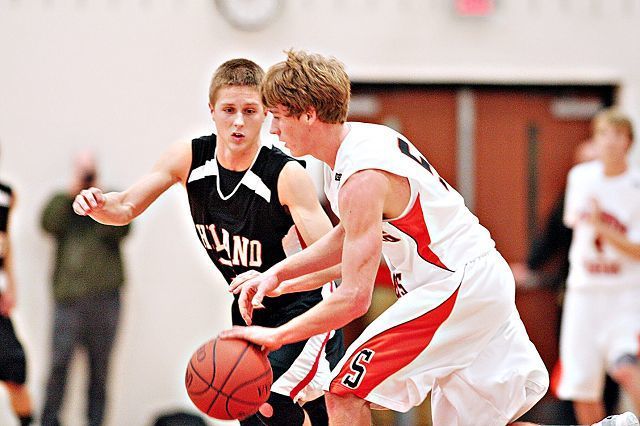 Balanced attack leads to Hawks' 72-44 win over Tigers