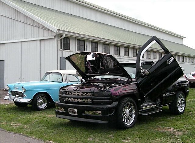 Car enthusiasts gather for 32nd annual Rod Run