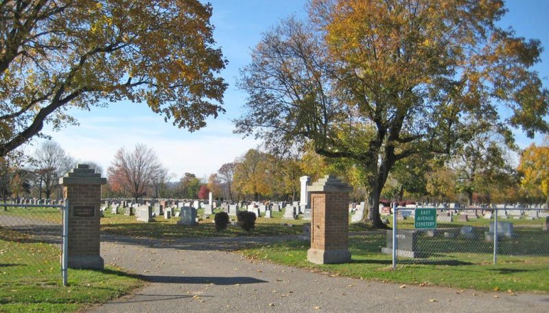 Cemetery tour features burial sites of WWI vets