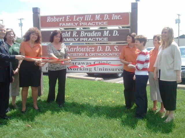 Clinic celebrates new location with ribbon cutting ceremony