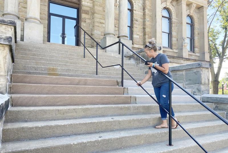 Commissioners step into choice to beautify courthouse