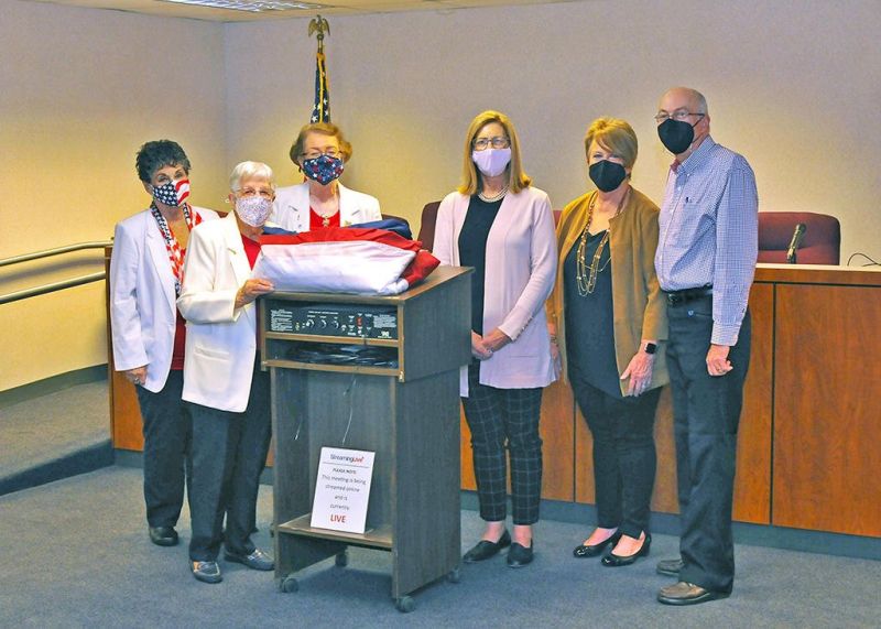 Flag presented to Wayne commissioners