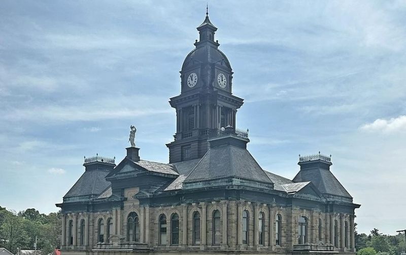 Holmes commissioners aim to finish courthouse light project this year