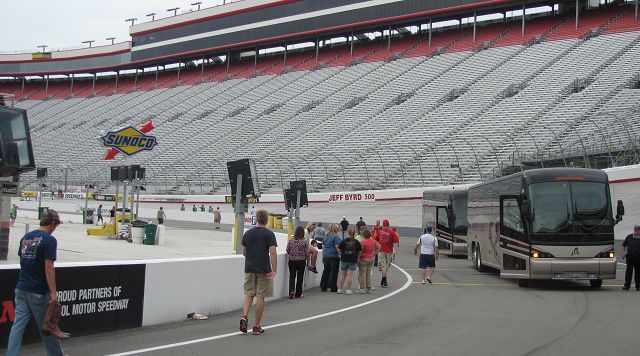 Dairy project participants board busses to Tennessee for an unforgettable experience