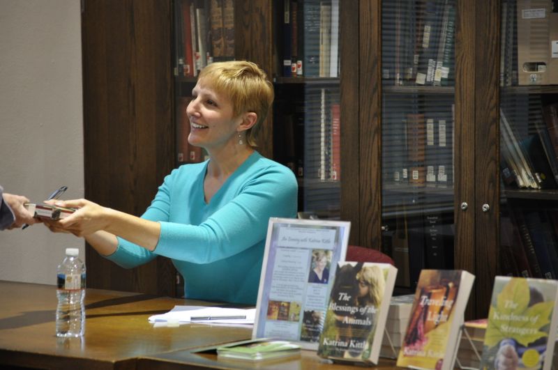Dayton novelist encourages crowd to "write the book"