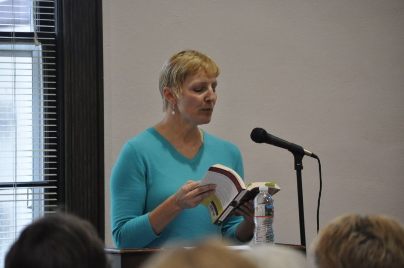 Dayton novelist encourages crowd to "write the book"
