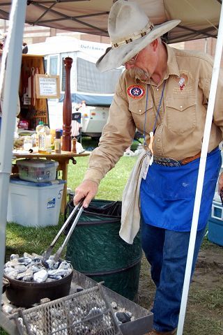 Dutch oven enthusiasts tempt visitors during evening cook-off