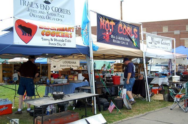 Dutch oven enthusiasts tempt visitors during evening cook-off