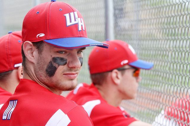 Electric turned off by Snyder, Troyer in 8-1 Knights victory
