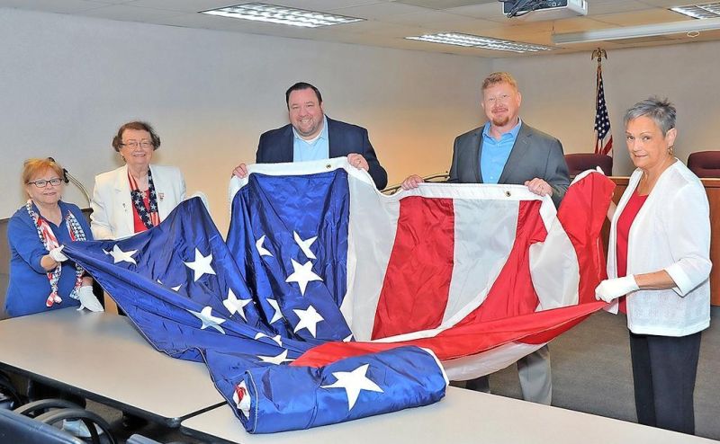 Emblem Club donates courthouse flag