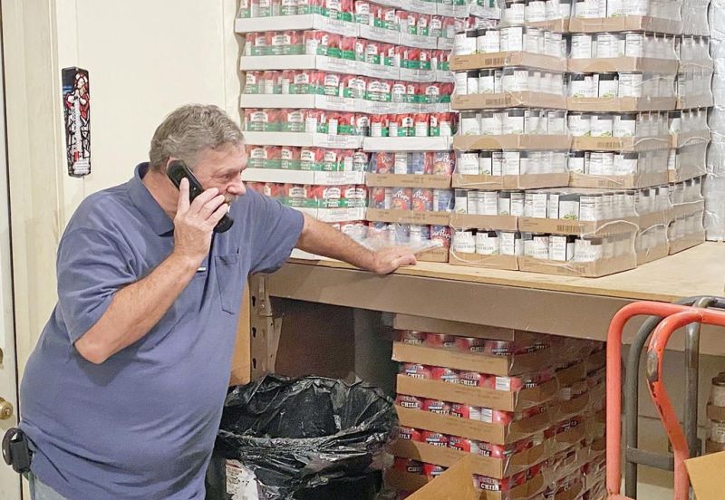 Church food pantry meets Thanksgiving Day rush