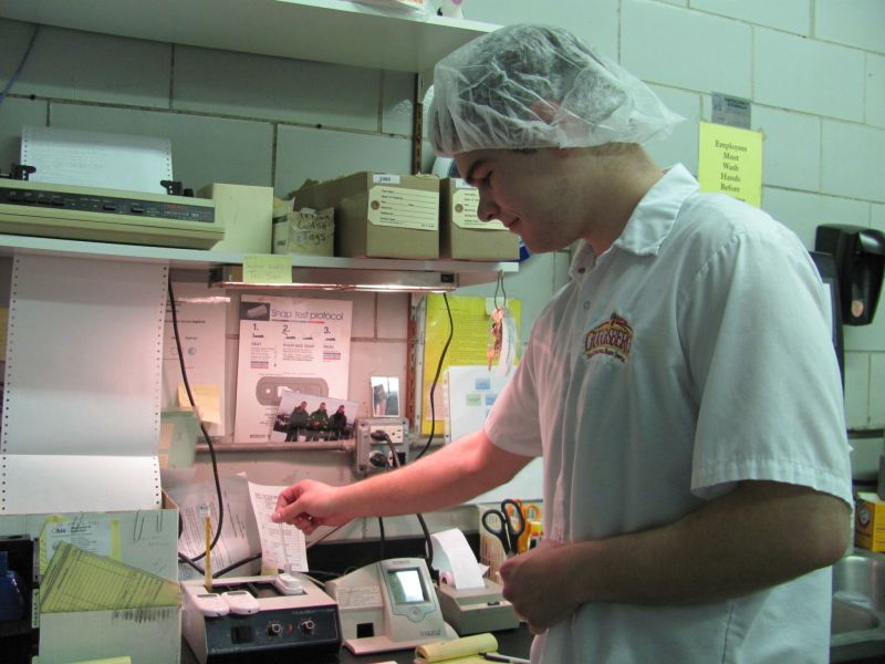 From fresh milk to delicious Swiss cheese – quality control every step of the way