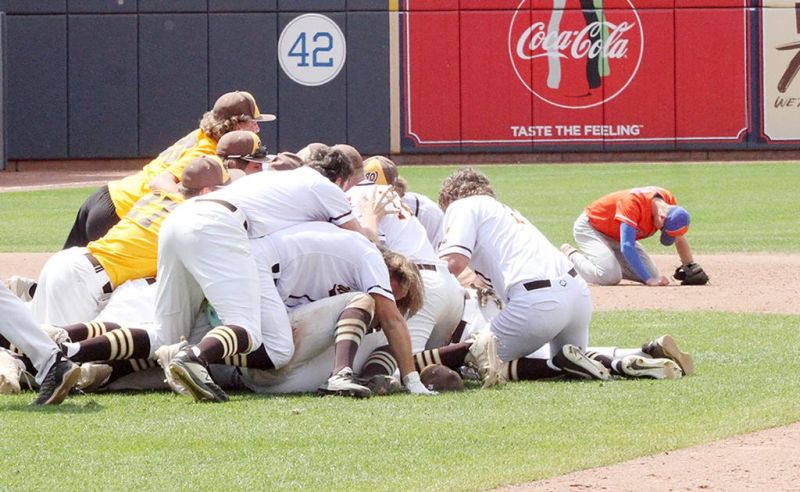 Golden Bears’ golden season ends with program’s first state title