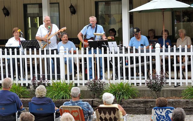 Hartzler Family Dairy provides free live music at the Ice Cream Shoppe