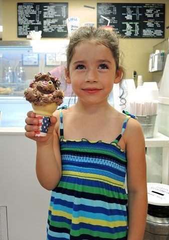 Hartzler Family Dairy provides free live music at the Ice Cream Shoppe
