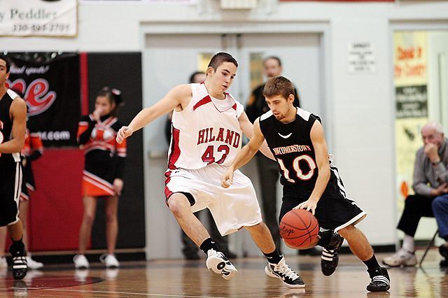 Hawks manhandle Titans in 72-36 victory