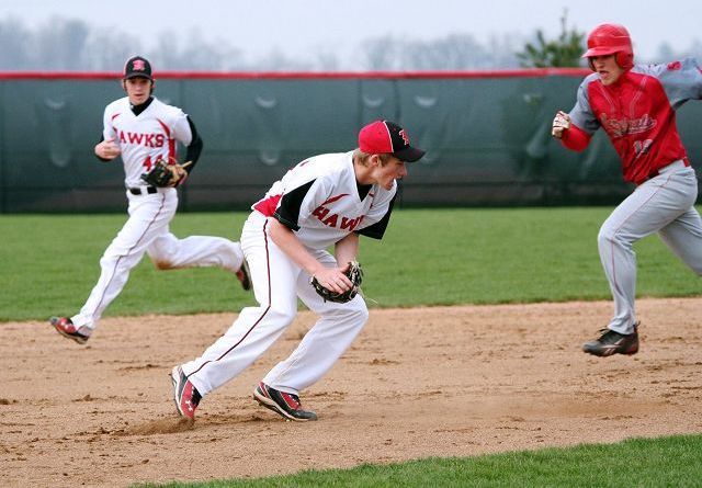 Hawks win a snoozer with 7-0 victory over Cardinals