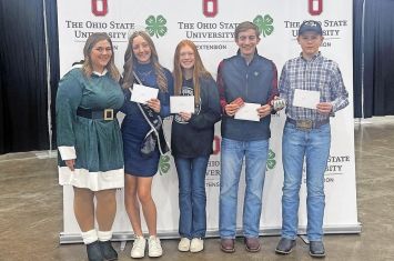 Holmes 4-H honors volunteers at annual banquet