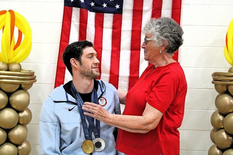 Hunter Armstrong greets fans at YMCA